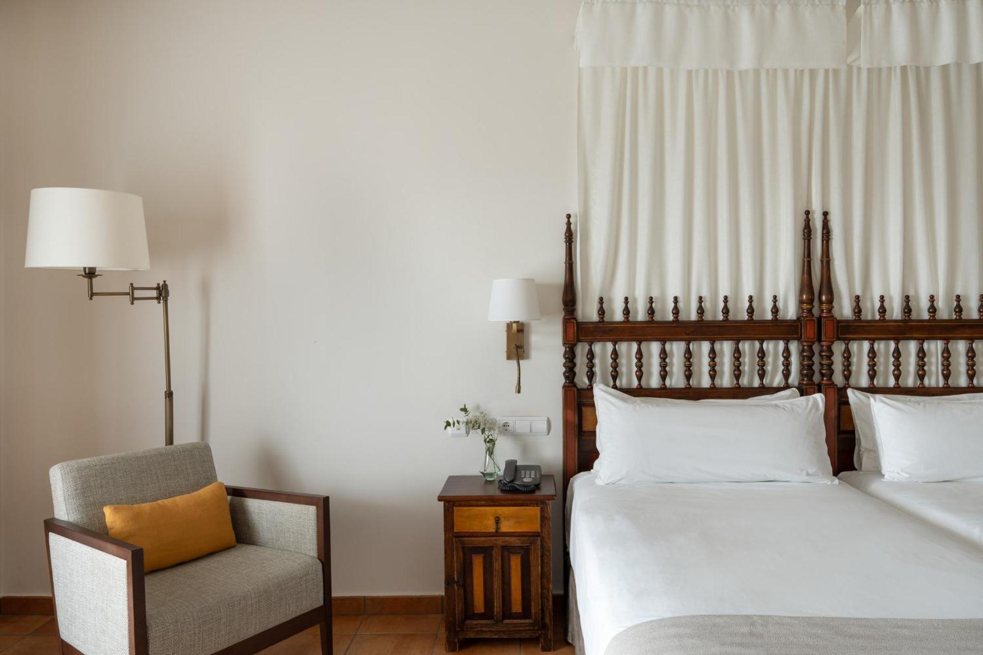 Parador De Benavente Exterior photo